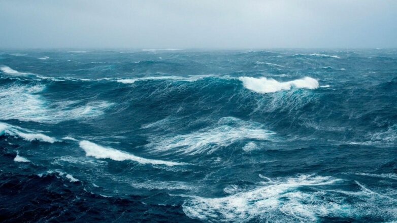 Три человека пропали без вести в результате крушения судна в Баренцевом море
