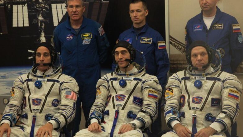 Космонавты благополучно вернулись с МКС на Землю