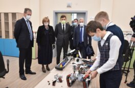 УГМК построила самую большую школу