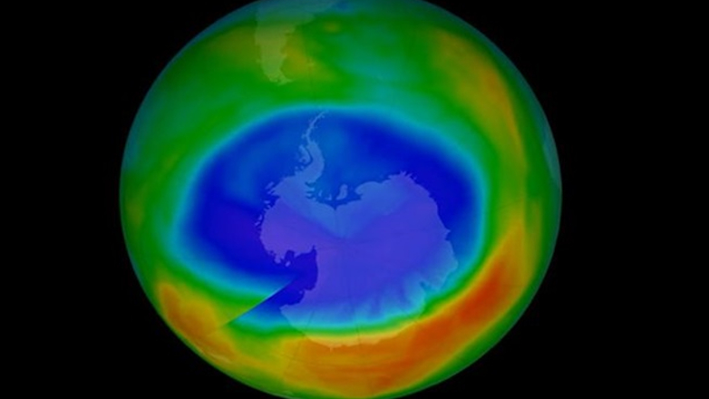 Над Антарктикой образовалась самая большая озоновая дыра за десять лет