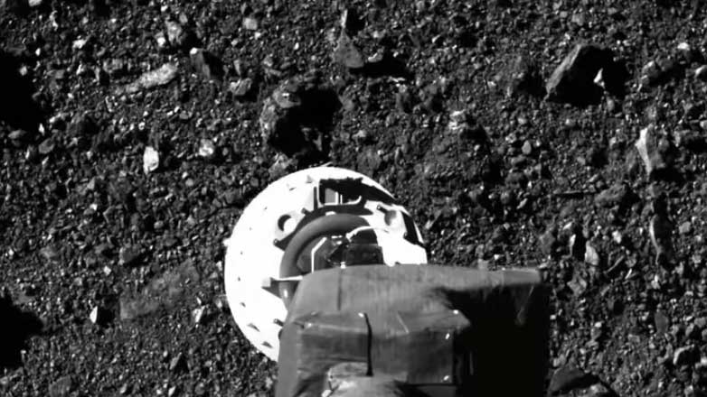 Зонд OSIRIS-REx взял пробы с астероида Бенну: видео