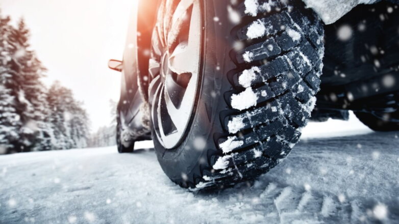 Автомобилистам объяснили, стоит ли выбирать восстановленные зимние шины