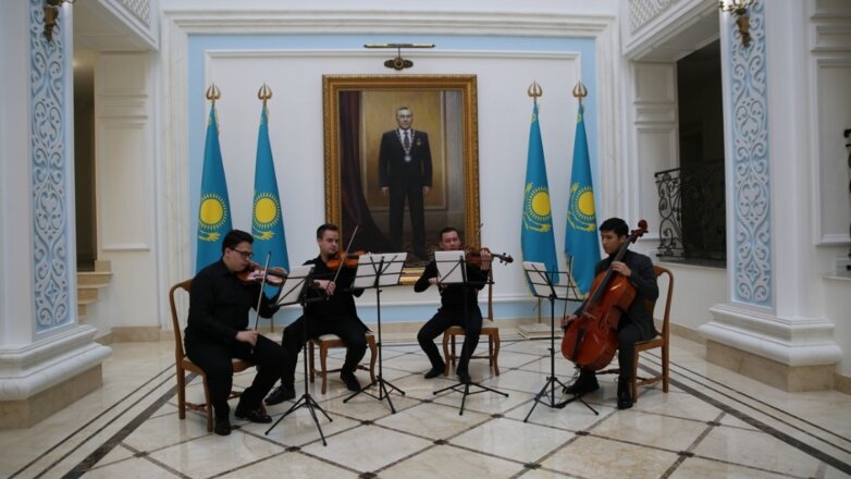 Казахстанские студенты Московской консерватории сыграли мелодии Абая