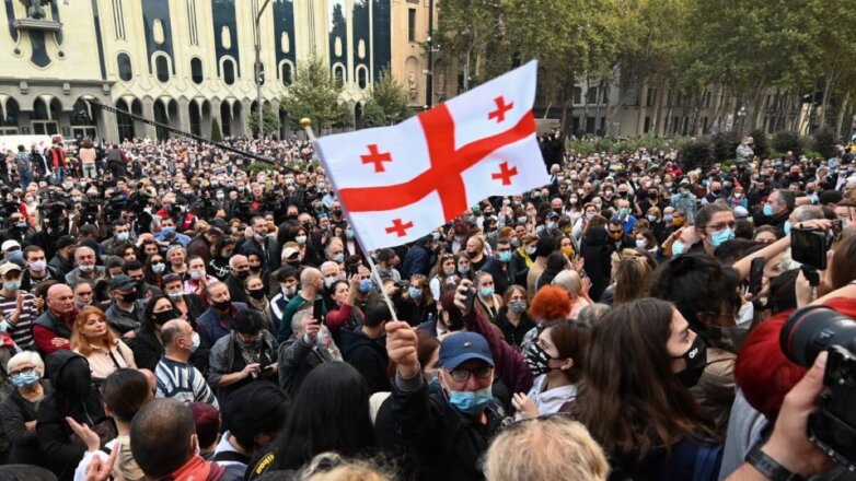 В Грузии тысячи человек вышли на акцию протеста против итогов выборов
