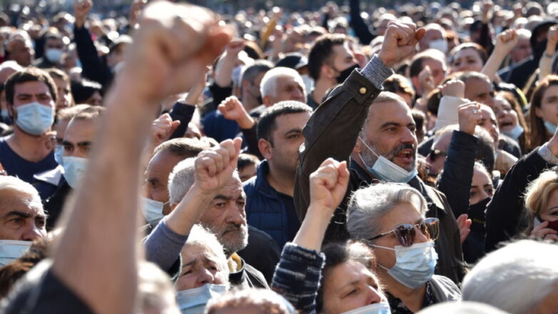 В центре Еревана проходит митинг с требованиями отставки Пашиняна