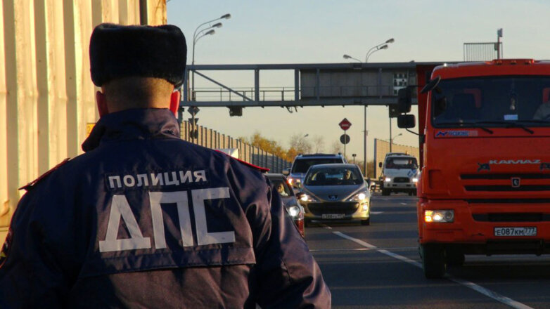 сотрудник дпс на ттк трафик автомобили движение москва