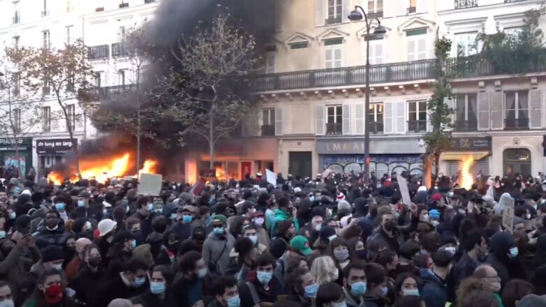 Против протестующих в Париже применили водометы и слезоточивый газ