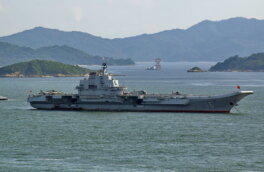 Китайские авианосцы получили первых летчиков специальной подготовки