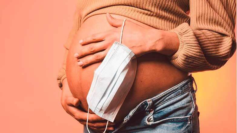 Беременность увеличивает риск заражения COVID-19, заявили ученые