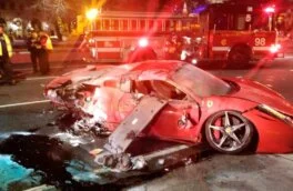 Арендованный Ferrari разбился, перевернулся и загорелся в США: видео