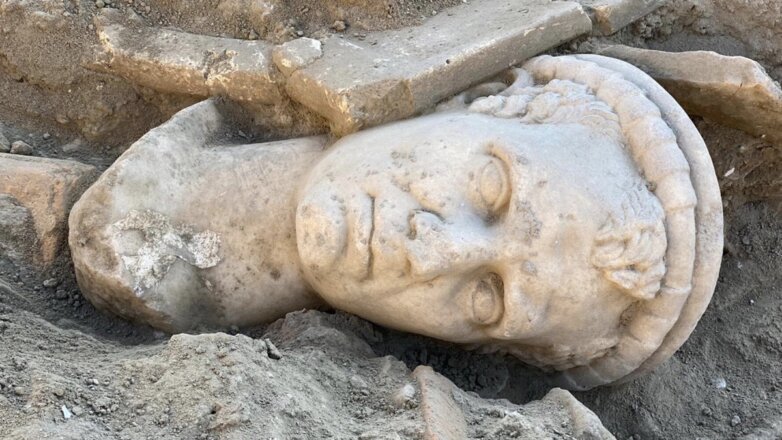 Древнюю статую старше 2000 лет нашли в Турции