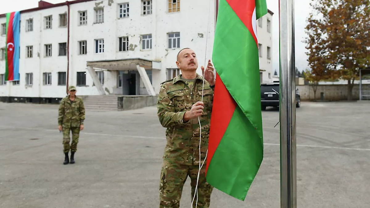 Фото ильхама алиева в военной форме