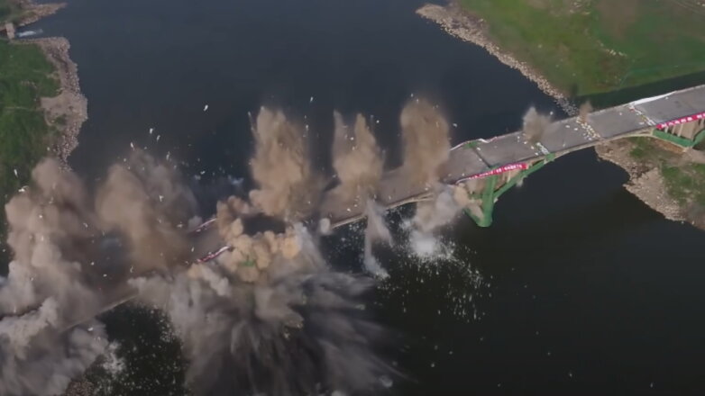 В Китае взорвали мост за 10 секунд: видео