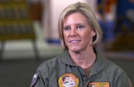 Командиром американского атомного авианосца впервые станет женщина