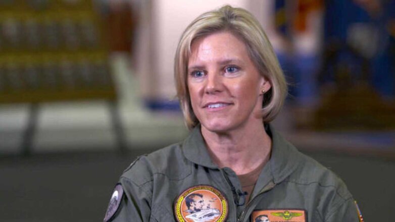 Командиром американского атомного авианосца впервые станет женщина