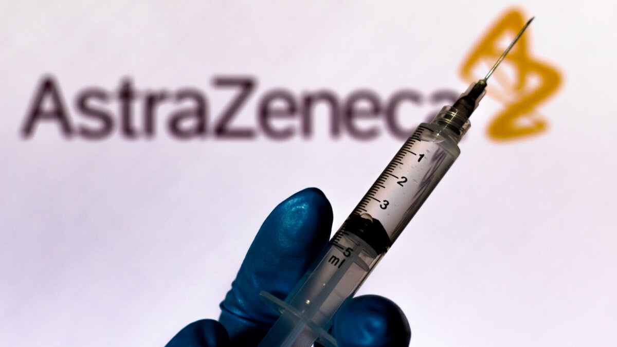 Украинцы жалуются на побочные эффекты от вакцины Oxford/AstraZeneca
