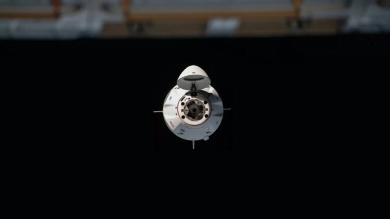 Грузовой корабль SpaceX Dragon стыковка с МКС