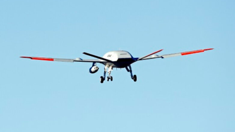 США испытали беспилотный самолет-заправщик: видео