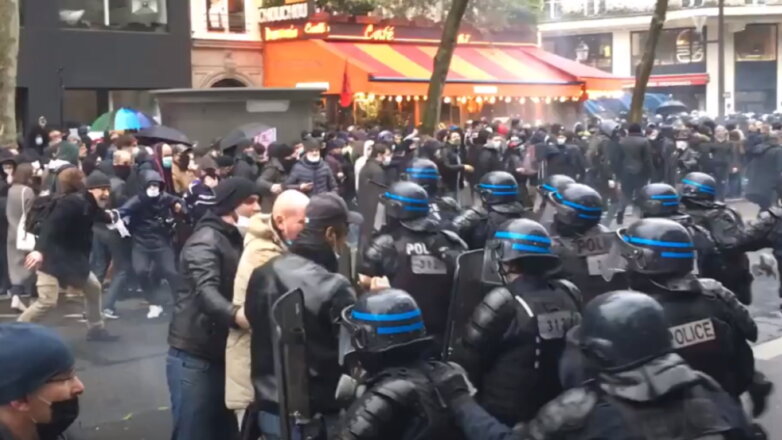На протестах в Париже задержаны более ста человек