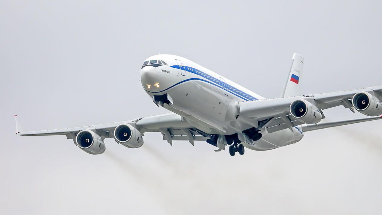 Опытный образец российского авиалайнера Ил-96-400М планируют построить в 2021 году