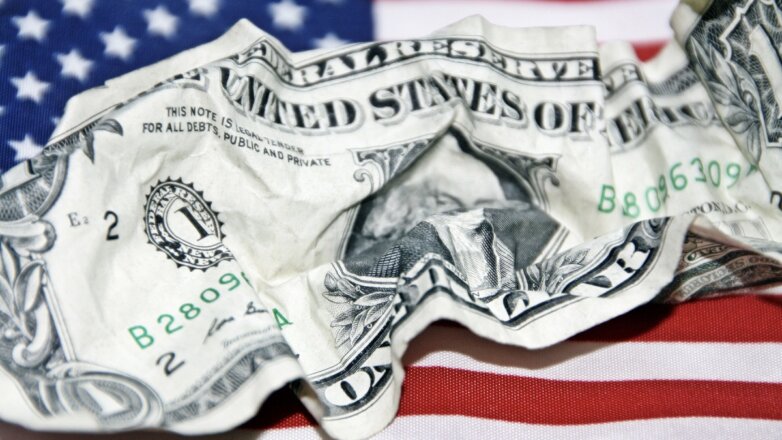 Экономист объяснил, когда нужно избавляться от доллара