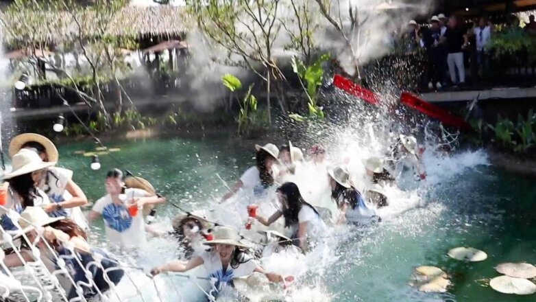Конкурс красоты в Таиланде прервал рухнувший мост: видео