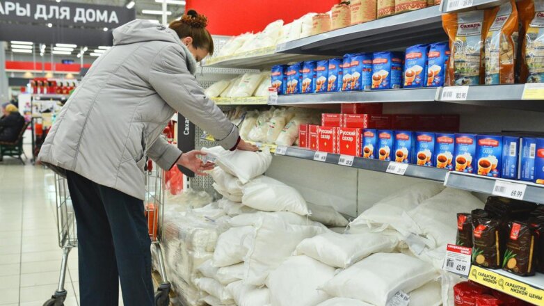 СМИ: в российские магазины перестали поставлять сахар