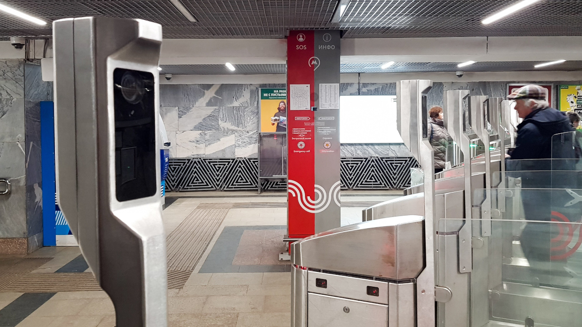 В метро Москвы запустят оплату по скану лица