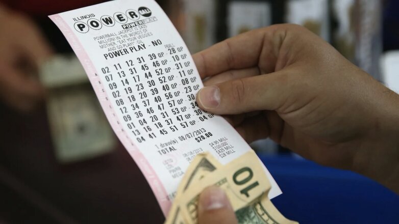 Женщину обязали вернуть полученный обманом лотерейный билет на 304 млн руб.
