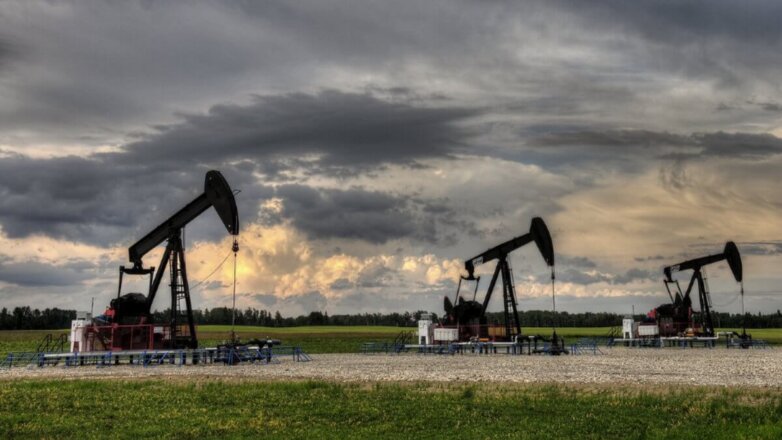 Цены на нефть упали из-за неожиданного роста запасов в США