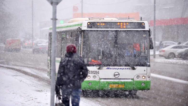 снегопад в Москве автобус зима снег транспорт