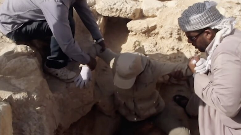 Археологи обнаружили "спуск в подземный мир" в поисках гробницы Клеопатры