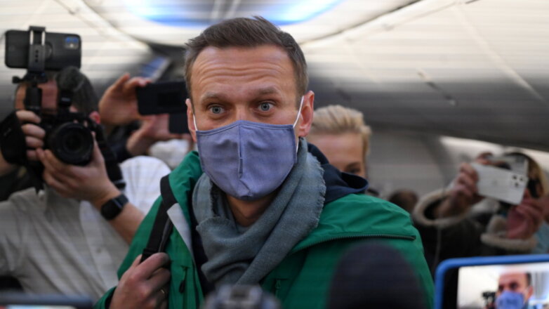 Алексей Навальный вылетел из Берлина в Москву один