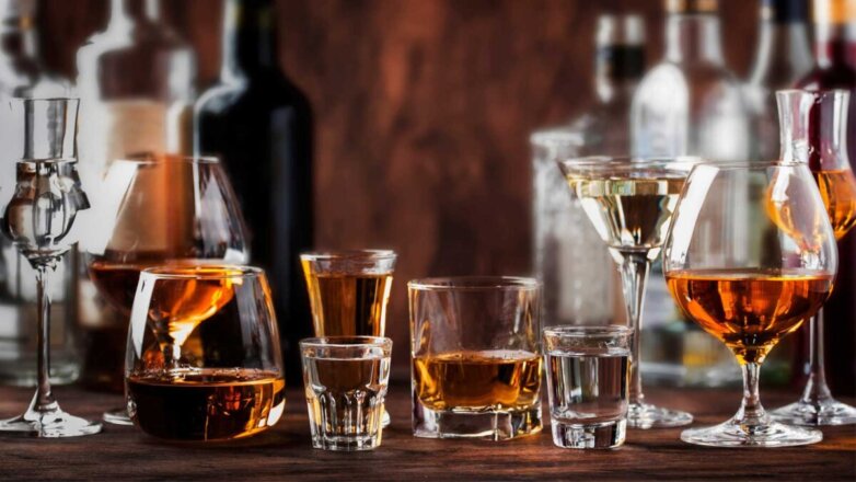 Какой алкоголь нельзя пить натощак, предупредил нарколог