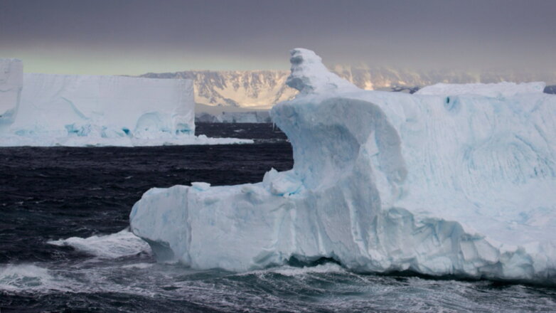 Над Антарктикой закрылась огромная озоновая дыра-долгожитель