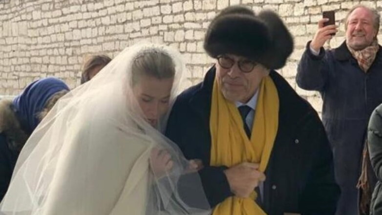 Юлия Высоцкая впервые показала фотографию с венчания с Кончаловским