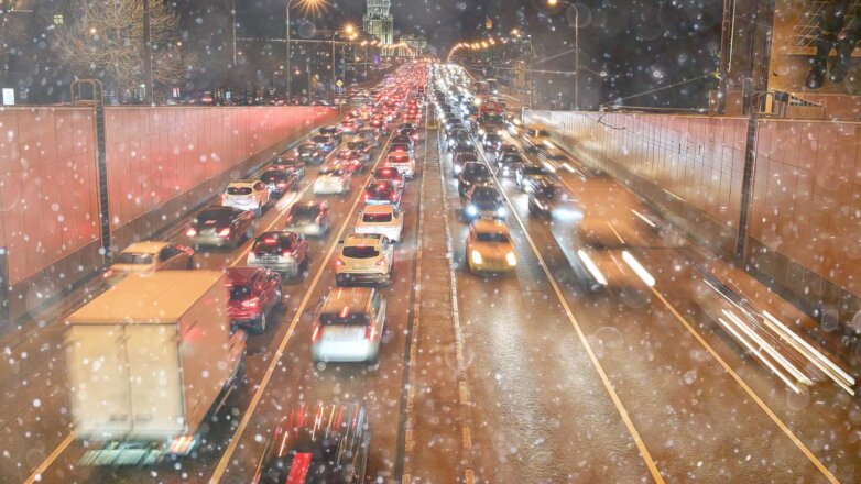 ЦОДД предупредил водителей Москвы о сильном снегопаде 28 января
