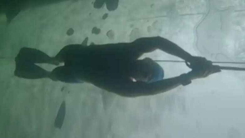 Москвичка установила мировой рекорд, проплыв подо льдом Байкала 85 метров