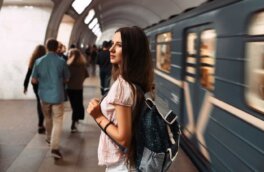 В дептрансе Москвы рассказали, какие вещи пассажиры чаще всего забывают в метро