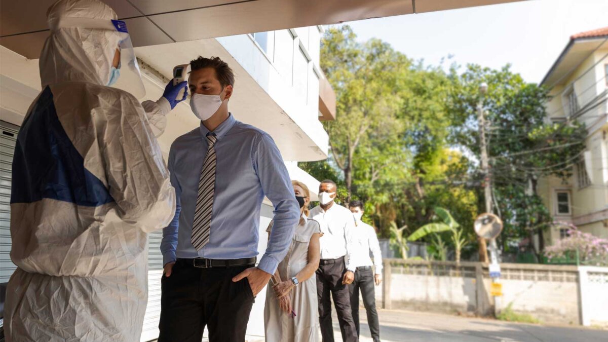 Проверка температуры checking the temperature of the coronavirus