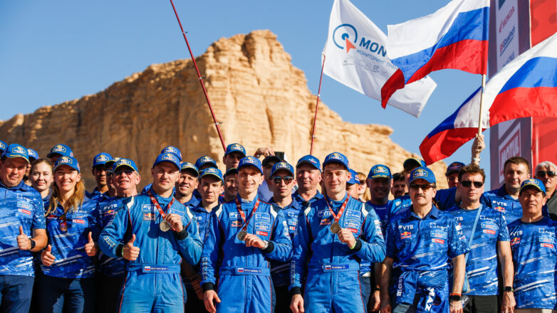 Российский экипаж "Камаз-мастер" победил на втором этапе ралли "Дакар"