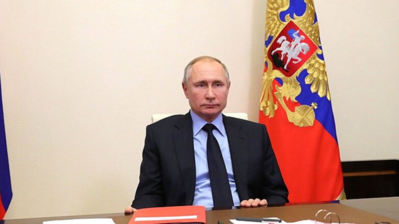 Президент России Владимир Путин красная папка