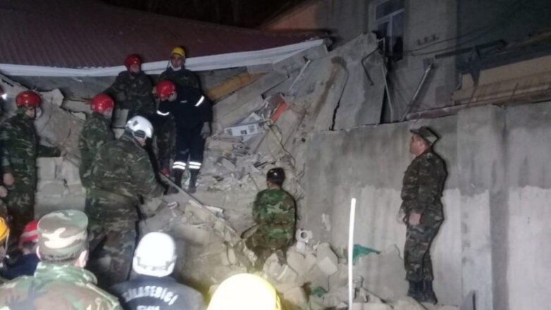 Восемь человек пострадали при взрыве в пригороде Баку