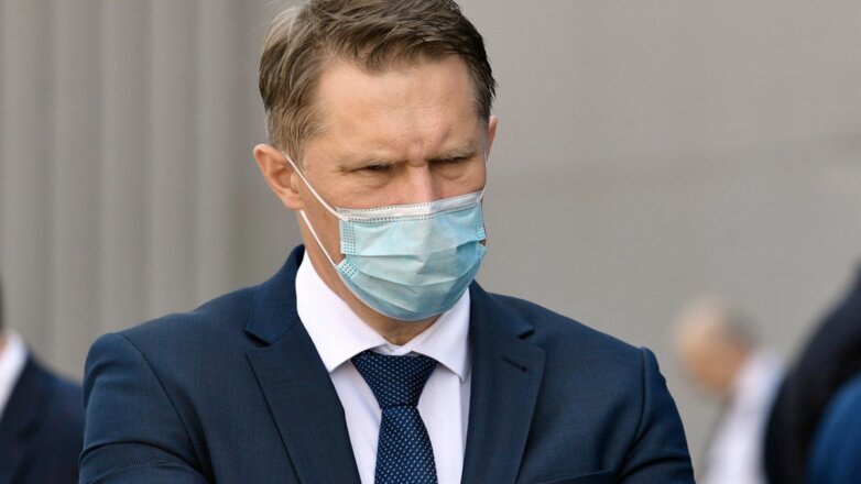 Мурашко заявил, что привившиеся от коронавируса должны носить маски