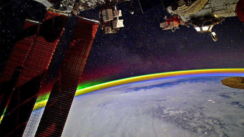 Полярное сияние и свечение Земли показал российский космонавт: видео