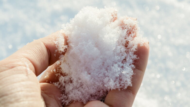 Физик объяснил природу нетающего снега в Краснодарском крае