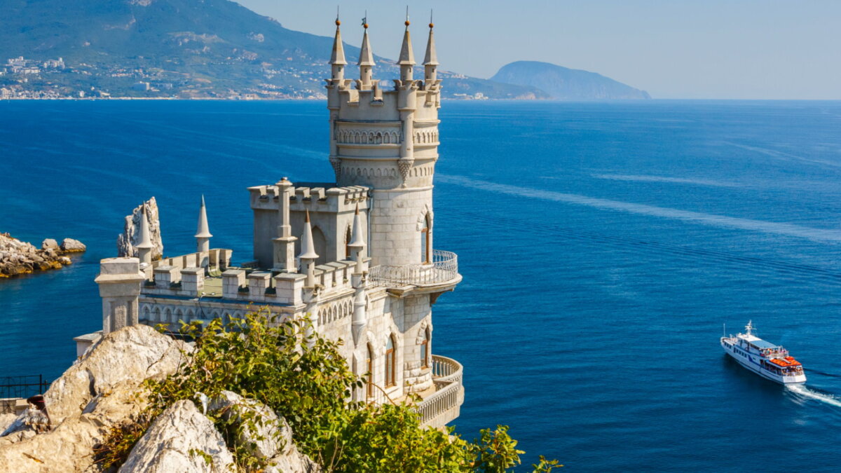 Замок Ласточкино гнездо Крым Ялта туризм