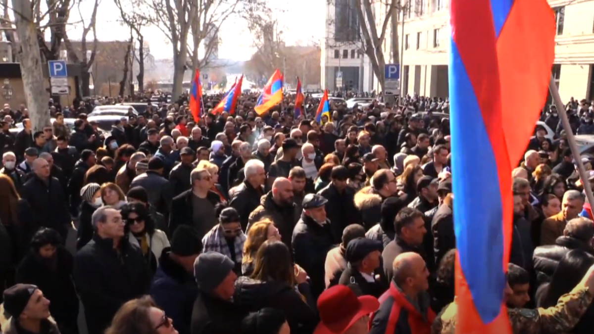 В Ереване начался второй за день митинг за отставку Пашиняна