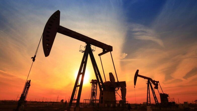 Цена на нефть Brent превысила $65 впервые с января 2020 года