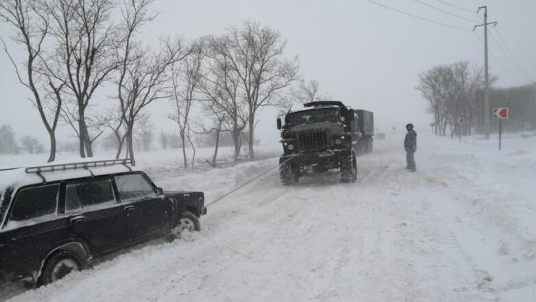 К устранению последствий снегопада в Крыму привлечены сотрудники Росгвардии